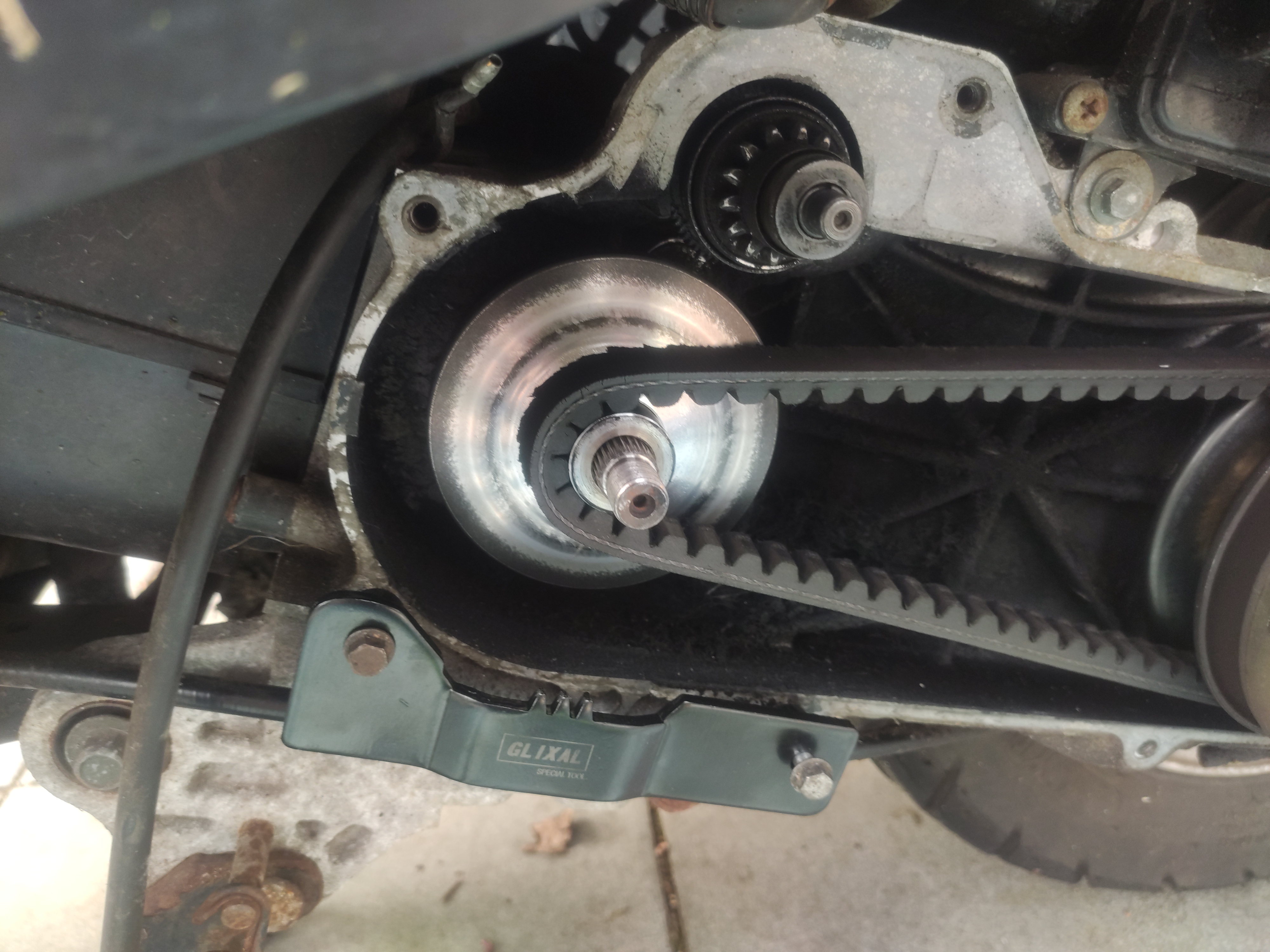 The CVt after removing the castle nut and kick-start plate