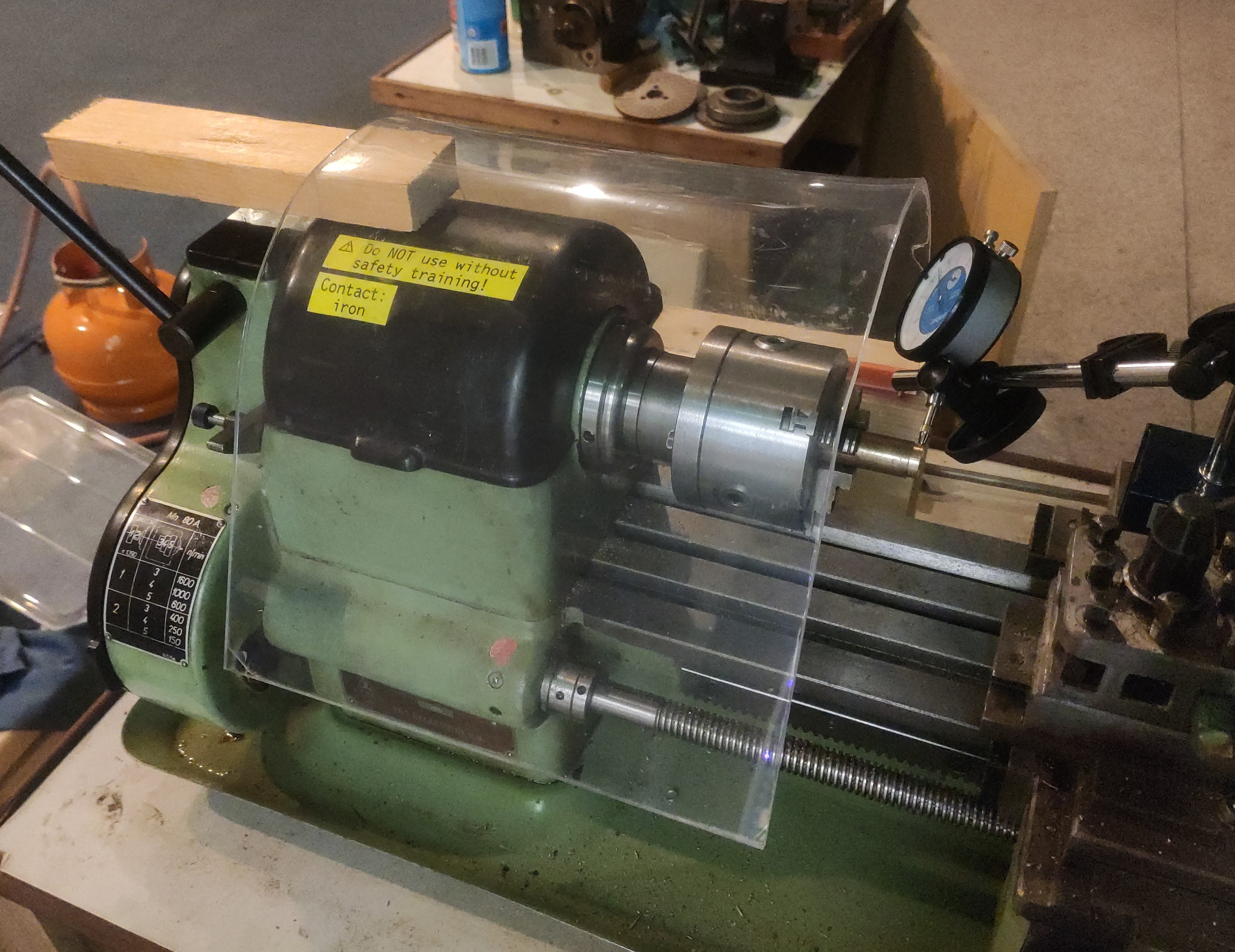 The projectile screen during installation